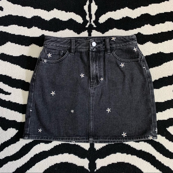 Pacsun Black Wash High Waisted Daisy Denim Skirt Size 25 - Picture 2 of 7